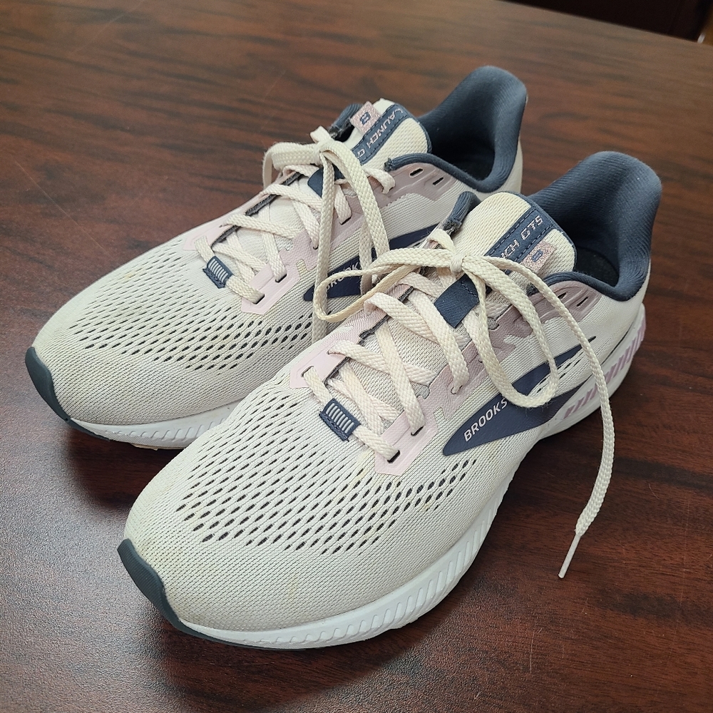 Brooks launch gts 8, size 9, light pink/gray worn a few times